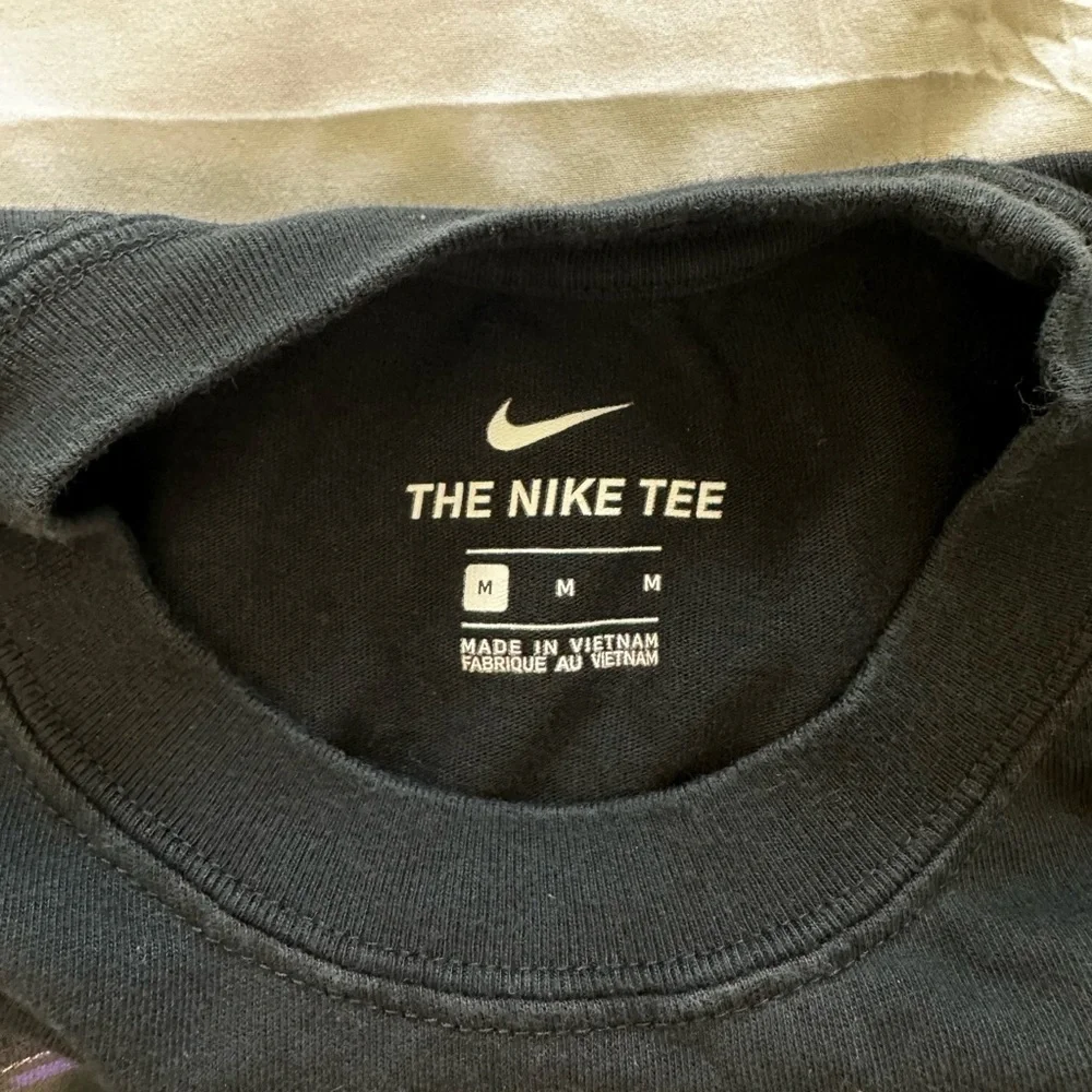 Nike graphic tee - Picture 3 of 4